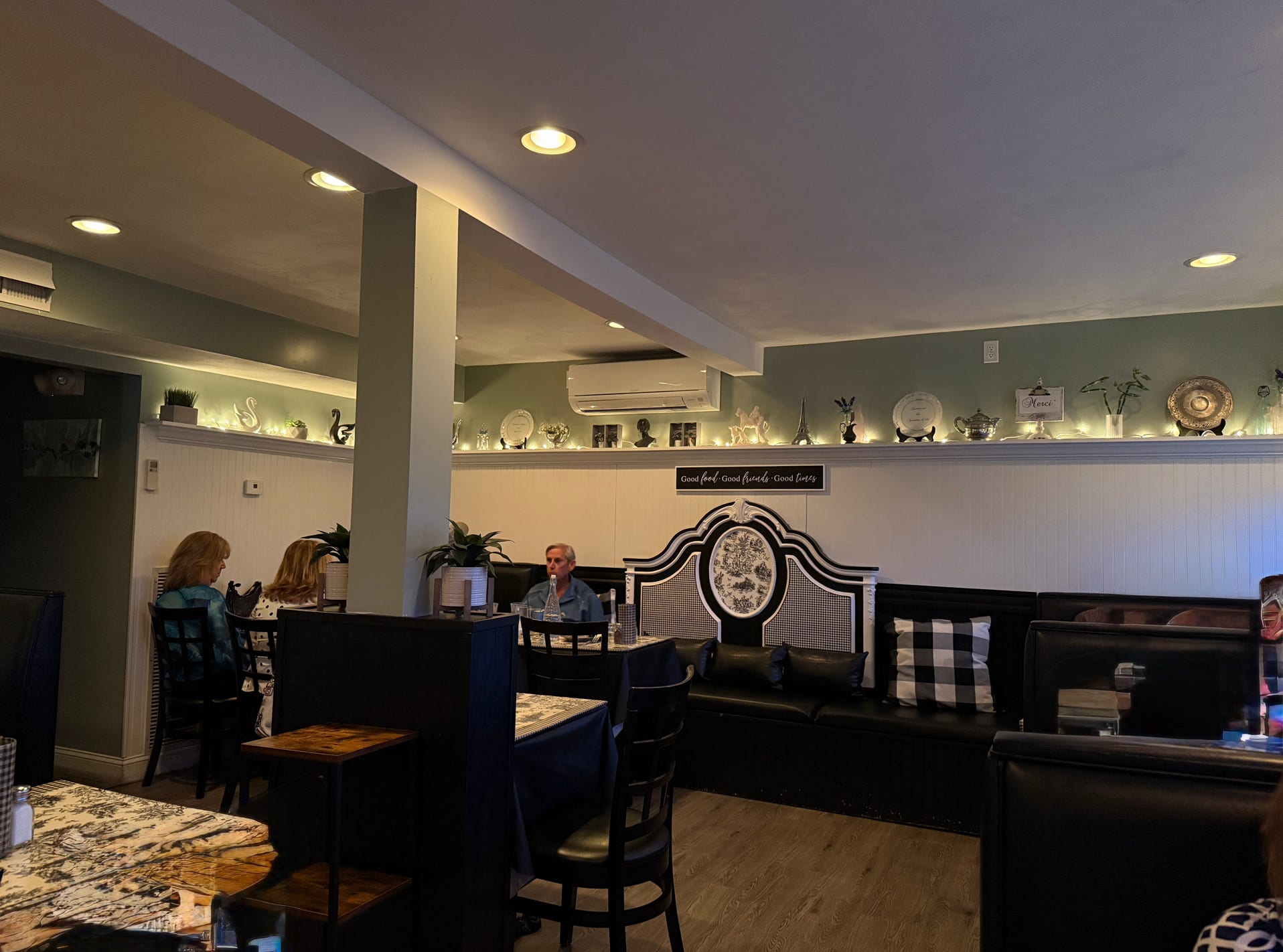 Cafe Soleil dining room